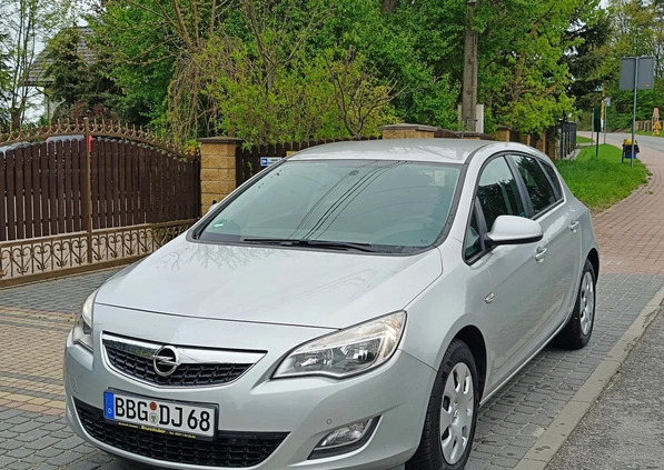 Opel Astra cena 28500 przebieg: 133000, rok produkcji 2010 z Połaniec małe 631